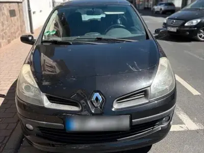 Używany Renault Clio II Authentique 75 KM (55 kW) 2005 Czarny Sedan/Limuzyna