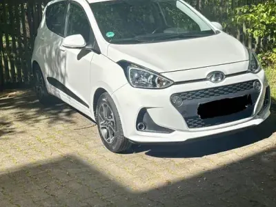 Gebraucht Hyundai i10 Style 87 PS (63 kW) 2019 Weiß Kleinwagen