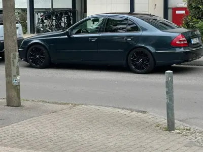 Używany Mercedes E280 190 KM (139 kW) 2005 Niebieski Sedan/Limuzyna
