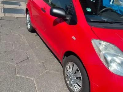 Gebraucht Toyota Yaris 82 PS (60 kW) 2007 Rot Kleinwagen