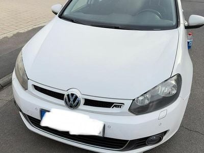Gebraucht VW Golf VI 102 PS (75 kW) 2010 Weiß Kleinwagen