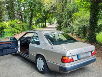 Gebraucht Mercedes 230 132 PS (97 kW) 1987 Gold Coupé