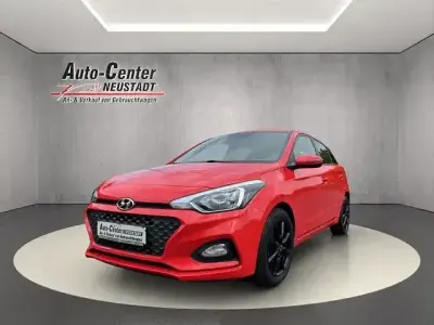 Gebraucht Hyundai i20 Select 101 PS (74 kW) 2020 Rot Kleinwagen