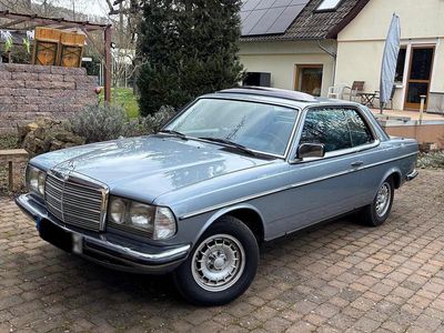 Second-hand Mercedes 230 136 CP (100 kW) 1984 Albastru Coupe