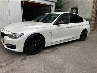 Gebraucht BMW 330 Sport Line 258 PS (189 kW) 2014 Weiß Limousine