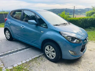 Gebraucht Hyundai ix20 90 PS (66 kW) 2013 Blau Kleinwagen