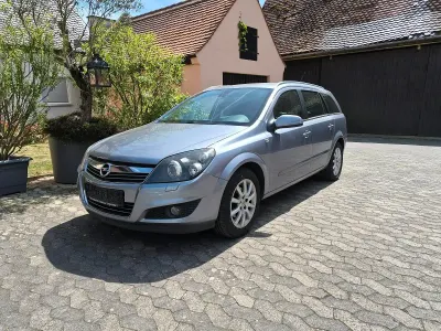 Używany Opel Astra 115 KM (84 kW) 2009 Andere farben Kombi