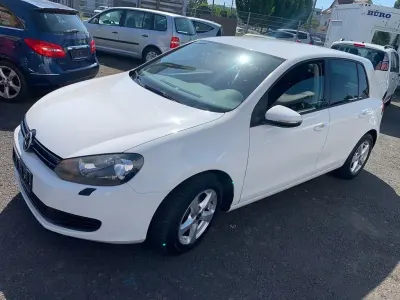 Gebraucht VW Golf VII Trendline 105 PS (77 kW) 2012 Weiß Limousine