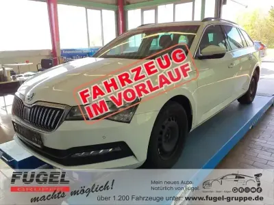 Gebraucht Skoda Superb Ambition 150 PS (110 kW) 2022 Moonweiss metallic Kombi
