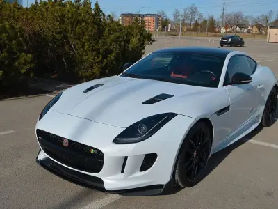 Usado Jaguar F-Type R 551 HP (405 kW) 2016 Branco Coupé