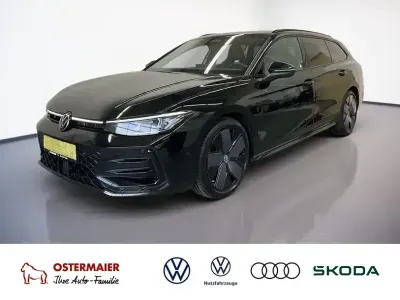 Gebraucht VW Passat R-line 193 PS (141 kW) 2024 Grenadillschwarz metallic Kombi