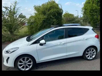 Gebraucht Ford Fiesta Titanium 101 PS (74 kW) 2017 Weiß Kleinwagen