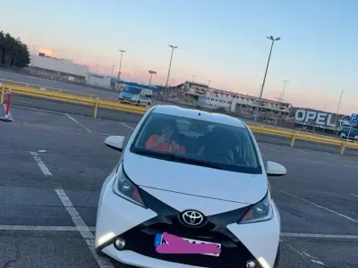 Gebraucht Toyota Aygo X-cite 69 PS (50 kW) 2015 Weiß Kleinwagen