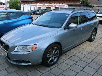 Gebraucht Volvo V70 Momentum 145 PS (106 kW) 2010 Electricsilver Kombi