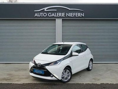Weiß Gebraucht 2015 Toyota Aygo X-play Kleinwagen | 7.980 € (Fairer Preis)
