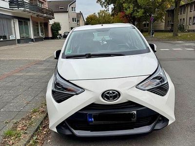 Weiß Gebraucht 2020 Toyota Aygo Kleinwagen | 8.600 € (Fairer Preis)