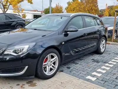 Gebraucht Opel Insignia 135 PS (99 kW) 2015 Schwarz Kombi