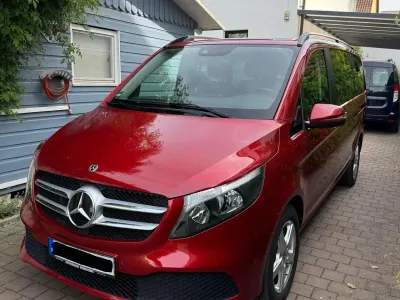 Gebraucht Mercedes V220 163 PS (119 kW) 2020 Rot Van / Kleinbus