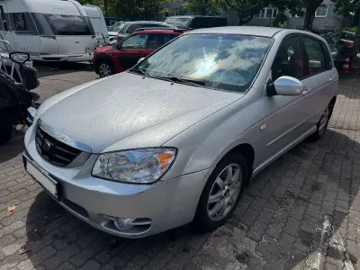 Gebraucht Kia Cerato EX 105 PS (77 kW) 2005 Silber Limousine