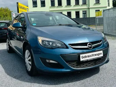 Gebraucht Opel Astra Edition 120 PS (88 kW) 2015 Azur blau (m2) Kleinwagen