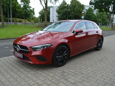 Gebraucht Mercedes A180 Progressive 116 PS (85 kW) 2023 Patagonienrot  metalliclack Kleinwagen