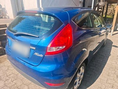 Usata Ford Fiesta 90 CV (66 kW) 2010 Blu Utilitaria
