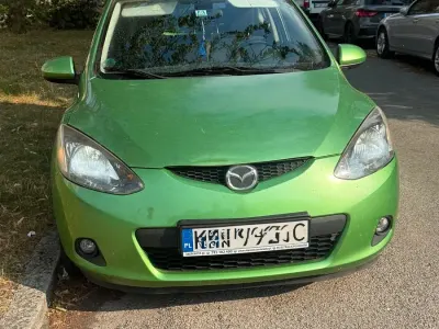 Gebraucht Mazda 2 Inclusive 103 PS (75 kW) 2009 Grün Kleinwagen