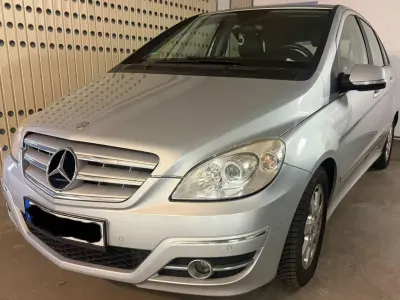 Gebraucht Mercedes B180 109 PS (80 kW) 2009 Silber Van / Kleinbus