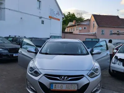 Gebraucht Hyundai i40 Edition 135 PS (99 kW) 2013 Sleek silver / met Kombi