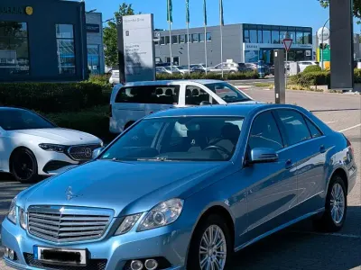 Gebraucht Mercedes E250 204 PS (150 kW) 2009 Blau Limousine