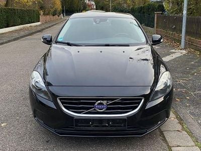 Second-hand Volvo V40 You! 114 CP (83 kW) 2014 Negru Berlinǎ