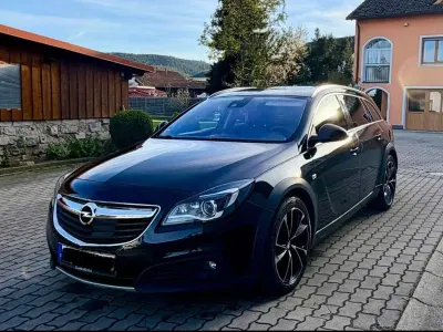 Gebraucht Opel Insignia Country Tourer 194 PS (142 kW) 2014 Schwarz Kombi