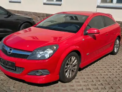 Gebraucht Opel Astra GTC OPC 90 PS (66 kW) 2009 Rot Limousine