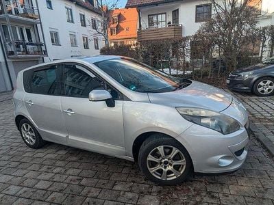 Silber Gebraucht 2010 Renault Scénic III Dynamique Van / Kleinbus | 3.900 € (Fairer Preis)