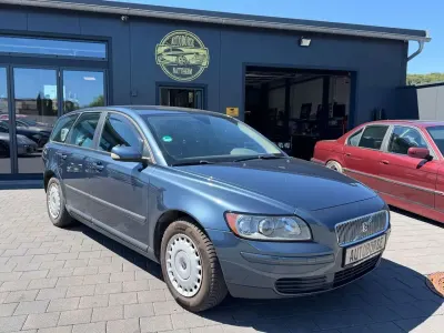Gebraucht Volvo V50 101 PS (74 kW) 2006 Barents blue metallic / metall Kombi