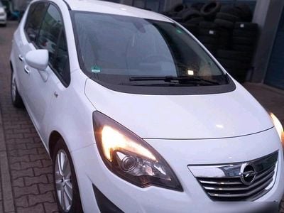 Weiß Gebraucht 2011 Opel Meriva Van / Kleinbus | 5.700 € (Etwas zu teuer)