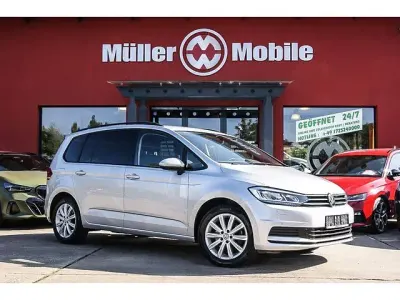 Gebraucht VW Touran Comfortline 150 PS (110 kW) 2022 Van / Kleinbus