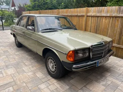 Gebraucht Mercedes E230 136 PS (100 kW) 1982 Grün Limousine