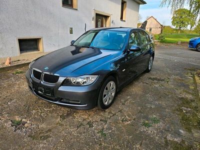 gebraucht BMW 320 i -E90 Rentnerfzg techn.TOP kl.Optikmängel