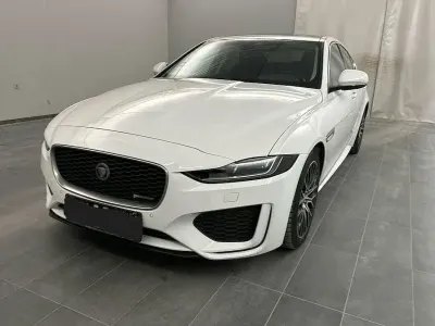 Gebraucht Jaguar XE R-Dynamic 250 PS (183 kW) 2022 Fuji/polaris white Limousine