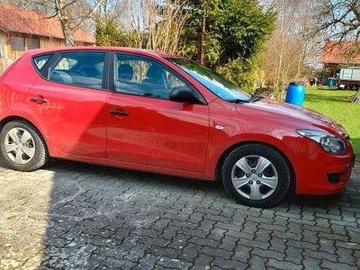 Gebraucht Hyundai i30 Comfort 109 PS (80 kW) 2009 Rot Kombi
