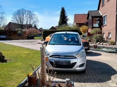 Gebraucht Hyundai i10 Edition 69 PS (50 kW) 2011 Silber Kleinwagen
