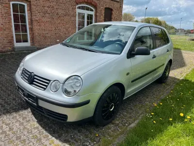 Gebraucht VW Polo Basis 54 PS (39 kW) 2003 Silber Limousine