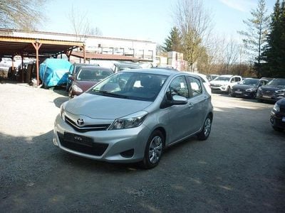 Gebraucht Toyota Yaris Life 99 PS (72 kW) 2013 Silber Kleinwagen
