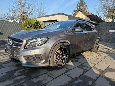 Grau Gebraucht 2016 Mercedes GLA200 AMG line SUV | 17.500 € (Fairer Preis)