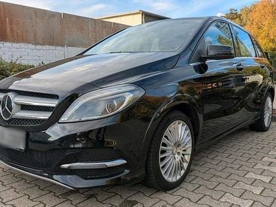 Schwarz Gebraucht 2015 Mercedes 200 Kombi | 9.350 €
