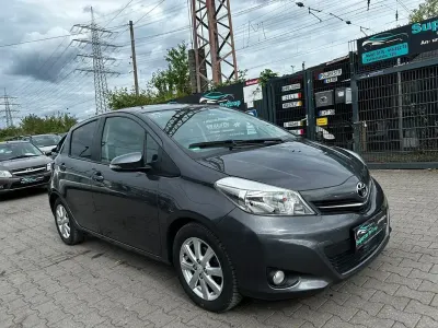 Gebraucht Toyota Yaris Executive 99 PS (72 kW) 2012 Grau Kleinwagen