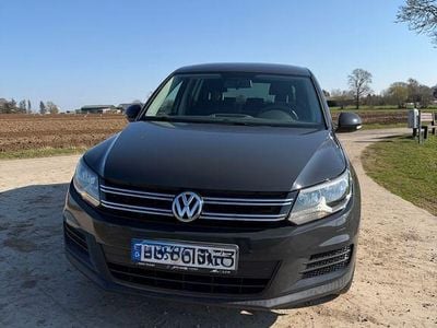 Gebraucht VW Tiguan Trendline 122 PS (89 kW) 2015 Grau SUV