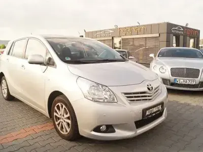 Gebraucht Toyota Verso Edition 147 PS (108 kW) 2011 Silber Van / Kleinbus