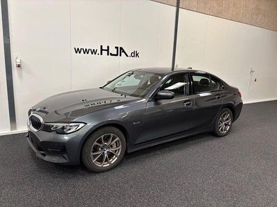 Grau Gebraucht 2021 BMW 330e Sport Line Limousine | 23.375 € (Fairer Preis)